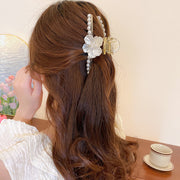 ヘアクリップ バンスクリップ ヘアアクセサリー レディース フラワー 花 フェイクパール 髪飾り 髪留め まとめ髪 ヘアアレンジ 大人上品 きれいめ アクリル おしゃれ 可愛い オフィス 通勤 エレガント フェミニン 簡単 女性用 婦人用 ワニクリップ クロウクリップ ファッション小物