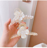 ヘアクリップ バンスクリップ ヘアアクセサリー レディース フラワー 花 フェイクパール 髪飾り 髪留め まとめ髪 ヘアアレンジ 大人上品 きれいめ アクリル おしゃれ 可愛い オフィス 通勤 エレガント フェミニン 簡単 女性用 婦人用 ワニクリップ クロウクリップ ファッション小物