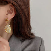 ピアス レディース アクセサリー レトロ おしゃれ きれいめ 上品 かわいい 大きめ 存在感 大きい 大ぶり 可愛い パーティー お出かけ 黄 グレー ギフト 贈り物