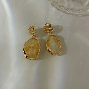ピアス レディース アクセサリー レトロ おしゃれ きれいめ 上品 かわいい 大きめ 存在感 大きい 大ぶり 可愛い パーティー お出かけ 黄 グレー ギフト 贈り物