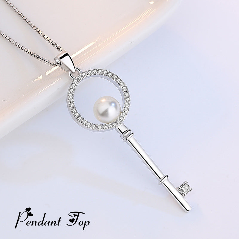 ペンダントトップ ペンダントヘッド レディース 女性 フェイクパール ラインストーン チャーム 鍵 キータイプ カギ アクセサリーパーツ おしゃれ かわいい 上品 ギフト プレゼント デート