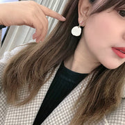スタッドピアス レディース 女性 アクセサリー ファッション雑貨 ラウンド プレート ホワイト ピンク ブラック シンプル かわいい キュート エレガント フェミニン ガーリー フォーマル プレゼント ギフト