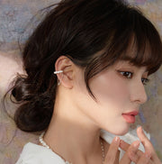 イヤーカフ イヤカフ レディース アクセサリー シルバーカラー ゴールドカラー 片耳用 1個売り フェイクパール ウェアリング チェーン 2連風 揺れる ピアスホール不要 上品 シンプル イヤークリップ 挟む 軟骨 チェーン ギフト プレゼント 穴あけ不要 女性用 おしゃれ かわいい 婦人 贈り物 誕生日 記念日 お出かけ ファッション小物