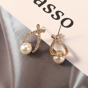 スタッドピアス キャッチピアス レディース アクセサリー 耳飾り フェイクパール ラインストーン クロス 上品 おしゃれ 女性用 婦人用 服飾小物 彼女 記念日 誕生日 贈り物 プレゼント ギフト 外出 お出掛け 普段使い デイリー