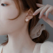 スタッドピアス アクセサリー レディース キャッチピアス 花 フラワー かわいい おしゃれ 大人可愛い 華やか キュート ギフト 贈り物 プレゼント 女性用 婦人用 耳飾り ファッション小物