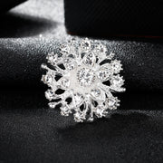 ブローチ ピンブローチ レディース 女性 アクセサリー 雪の結晶 ラインストーン キラキラ 華やか おしゃれ 大人可愛い お出かけ セレモニー フォーマル ギフト プレゼント 婦人用 ファッション小物