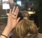 ヘアゴム 髪ゴム レディース 女性 婦人 ヘアアクセサリー 髪留め 髪飾り まとめ髪 ヘアアレンジ フェイクパール ブラック 黒 ピンク ゴールド かわいい おしゃれ きれいめ 普段使い