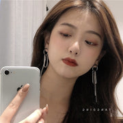 ピアス スタッドピアス レディース 女性 アクセサリー 揺れる チェーン ロング シルバーカラー シンプル カジュアル お洒落 可愛い ファッション小物 ギフト プレゼント