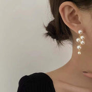 ピアス スタッドピアス レディース 女性用 アクセサリー 耳飾り ロングピアス フェイクパール パール調 ゴールドカラー おしゃれ かわいい 上品 華やか きれい ギフト プレゼント 婦人