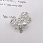 ブローチ ピンブローチ レディース 女性用 アクセサリー リボン フェイクパール キラキラ 綺麗 上品 エレガント 豪華 シルバーカラー おしゃれ かわいい