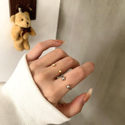 オープンリング 指輪 レディース 女性 アクセサリー 捻り ねじり シンプル ゴールドカラー シルバーカラー お洒落 カジュアル 可愛い お出かけ 普段使い デイリー 贈り物 誕生日 ギフト プレゼント ファッション小物 フリーサイズ