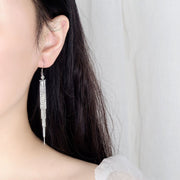 フックピアス ロングピアス レディース 女性 ロングチェーン タッセル 揺れる ラインストーン シルバーカラー 耳飾り アクセサリー おしゃれ キレイ パーティ ギフト プレゼント