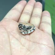 指輪 オープンリング アクセサリー メンズ デザインリング 男性用 羽根 翼 おしゃれ かっこいい ヴィンテージ風 レトロ感 ドラゴン風 シルバーカラー カジュアル デイリー カッコいい お出かけ ギフト プレゼント 贈り物 紳士用