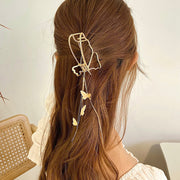 ヘアクリップ バンスクリップ ヘアアクセサリー レディース 女性 髪留め チェーン ロング 揺れる 蝶 バタフライ まとめ髪 髪飾り ゴールドカラー 華やか ヘアアレンジ お洒落 大人可愛い きれいめ 婦人