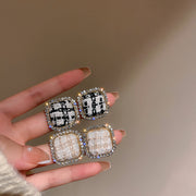 ピアス レディース アクセサリー 耳飾り スクエア 四角形 チェック柄 ラインストーン 布 大きめ 大ぶり おしゃれ キラキラ