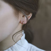 フープピアス リングピアス レディース アクセサリー ラインストーン 中折れ式 六角形 ヘキサゴン 華奢 細身 上品 エレガント キラキラ シンプル プレゼント ギフト 贈り物 お祝い 記念日 誕生日 デート パーティー 入学 卒業 結婚式 お出かけ ファッション小物 かわいい おしゃれ きれいめ カジュアル フェミニン デイリー 普段使い 女性 シルバーカラー ゴールドカラー