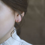 フープピアス リングピアス レディース アクセサリー ラインストーン 中折れ式 六角形 ヘキサゴン 華奢 細身 上品 エレガント キラキラ シンプル プレゼント ギフト 贈り物 お祝い 記念日 誕生日 デート パーティー 入学 卒業 結婚式 お出かけ ファッション小物 かわいい おしゃれ きれいめ カジュアル フェミニン デイリー 普段使い 女性 シルバーカラー ゴールドカラー