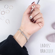 ブレスレット 腕輪 レディース 女性 アクセサリー ラインストーン ファッション小物 中留め きれいめ 上品 きらきら シンプル かわいい おしゃれ お出かけ パーティ ギフト プレゼント 記念日 誕生日 銀色