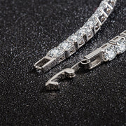 ブレスレット 腕輪 レディース 女性 アクセサリー ラインストーン ファッション小物 中留め きれいめ 上品 きらきら シンプル かわいい おしゃれ お出かけ パーティ ギフト プレゼント 記念日 誕生日 銀色