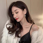 ピアス スタッドピアス レディース 女性用 婦人用 アクセサリー ハート ラインストーン フェイクパール パール調 揺れる ホワイト かわいい おしゃれ フェミニン ギフト プレゼント