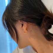 ピアス フープピアス リングピアス レディース 女性 アクセサリー ねじり 小さめ シンプル ゴールドカラー シルバーカラー お洒落 可愛い ファッション小物