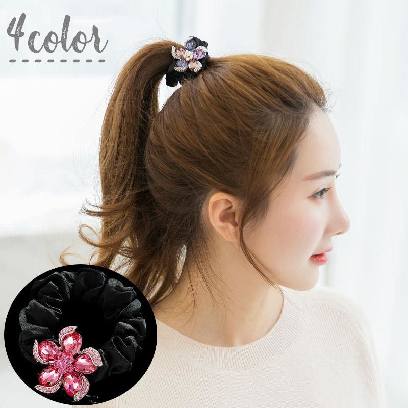 シュシュ ヘアゴム ヘアアクセサリー 髪飾り レディース 女性 アクセサリー ファッション小物 ラインストーン ビジュー フラワー 花 まとめ髪 髪留め ヘアアレンジ きらきら 上品 かわいい おしゃれ シンプル 華やか お出かけ オフィス パーティ ギフト プレゼント シャンパン ローズ 紫 カラフル