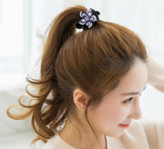 シュシュ ヘアゴム ヘアアクセサリー 髪飾り レディース 女性 アクセサリー ファッション小物 ラインストーン ビジュー フラワー 花 まとめ髪 髪留め ヘアアレンジ きらきら 上品 かわいい おしゃれ シンプル 華やか お出かけ オフィス パーティ ギフト プレゼント シャンパン ローズ 紫 カラフル