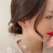 ピアス スタッドピアス 両耳用 ロングピアス レディース 女性 アクセサリー 耳飾り フェイクパール ラインストーン 揺れる シンプル きらきら ゆらゆら 上品 かわいい キュート 定番 おしゃれ プレゼント ギフト 記念日 お出かけ