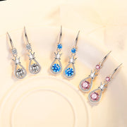 ピアス フックピアス レディース アクセサリー 揺れる ぶら下がり チャーム ラインストーン クリスタル ビジュー 宝石風 天然石風 スイング シルバーカラー ホワイト ブルー ピンク おしゃれ 女性 彼女 妻 嫁 大人女子 婦人 ガールズ ギフト 贈り物 母の日