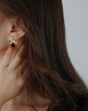 ピアス フープピアス レディース 女性 アクセサリー 蝶 バタフライ シルバーカラー シンプル お洒落 可愛い ファッション小物 ギフト プレゼント