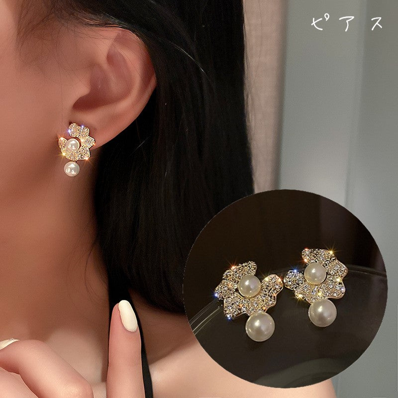 ピアス レディース 女性 アクセサリー ファッション雑貨 小物 ラウンド 円形 ラインストーン フェイクパール ゴールドカラー ホワイト 華やか エレガント 綺麗 可愛い キュート プレゼント ギフト