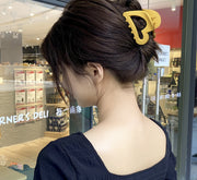 ヘアクリップ バンスクリップ レディース 女性 ヘアアクセサリー 髪留め 髪飾り 単色 無地 シンプル マット ハート ヘアアレンジ まとめ髪 おしゃれ 可愛い カラバリ豊富 お出かけ 普段使い プレゼント 贈り物 ギフト