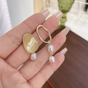 ピアス スタッドピアス アシンメトリー レディース 女性 アクセサリー 揺れる フェイクパール パール調 大理石風 お洒落 可愛い ファッション小物 ギフト プレゼント