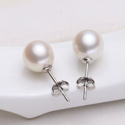 スタッドピアス レディース 女性用 アクセサリー シルバーカラー フェイクパール 1粒 大粒 定番 シンプル 上品 エレガント 華やか カジュアル 高見え 高級感 おしゃれ 大人可愛い 耳飾り 普段使い 婦人 普段使い ファッション小物 プレゼント 贈り物 ギフト 誕生日 記念日 お出かけ プチギフト パーティー 2次会 結婚式 フォーマル 入学式 卒業式