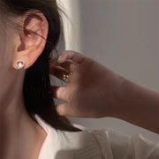 ピアス スタッドピアス 両耳用 レディース 女性 アクセサリー 耳飾り ハート ラインストーン シンプル かわいい キュート ガーリー 定番 おしゃれ プレゼント ギフト 記念日 お出かけ 銀色