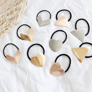 ヘアゴム レディース ヘアアクセサリー 髪飾り 髪留め メタルプレート シンプル 上品 ハート 幾何学 三角形 トライアングル まとめ髪 ヘアアレンジ カジュアル デイリー 普段使い お出かけ 髪かざり 髪どめ かわいい おしゃれ ファッション小物 雑貨 女性 ゴールドカラー シルバーカラー