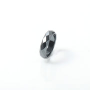 指輪 リング メンズ 男性用 アクセサリー 内径16mm 17mm 18mm 19mm 20mm シンプル おしゃれ かっこいい 多面カット ブラック 黒 モノトーン シック スタイリッシュ 紳士用