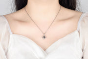 ペンダントトップ ペンダントヘッド ネックレスチャーム 首飾り レディース 女性 アクセサリー ファッション小物 ラインストーン フラワー 花 ストーン おしゃれ きれいめ 上品 キラキラ かわいい シンプル お出かけ ギフト プレゼント 誕生日 記念日 パーティ ローズゴールド 銀色