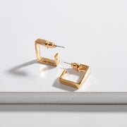 ピアス スタッドピアス アクセサリー レディース 女性用 方形 ゴールドカラー 金色 可愛い シンプル おしゃれ 上品 ギフト 記念日 誕生日 プレゼント 贈り物 ファッション小物 婦人用