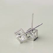 ピアス スタッドピアス 両耳用 レディース 女性 アクセサリー 耳飾り ラインストーン 立方体 シンプル かわいい 上品 華奢 キュート ガーリー 定番 おしゃれ プレゼント ギフト 記念日 フォーマル パーティ お出かけ 銀色