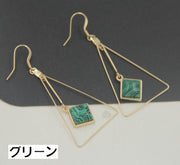 ピアス フックピアス レディース 女性 アクセサリー 揺れる 三角 マーブル柄 大きめ 存在感 おしゃれ 可愛い 普段使い お出かけ ギフト プレゼント 婦人用