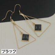 ピアス フックピアス レディース 女性 アクセサリー 揺れる 三角 マーブル柄 大きめ 存在感 おしゃれ 可愛い 普段使い お出かけ ギフト プレゼント 婦人用