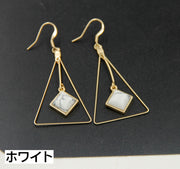 ピアス フックピアス レディース 女性 アクセサリー 揺れる 三角 マーブル柄 大きめ 存在感 おしゃれ 可愛い 普段使い お出かけ ギフト プレゼント 婦人用