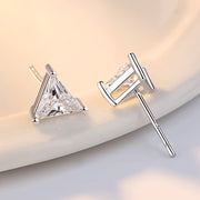 スタッドピアス レディース ラインストーン アクセサリー 女性 婦人 三角 トライアングル キラキラ 可愛い おしゃれ 普段使い 上品 プレゼント シルバーカラー