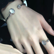 バン グル ブレスレット 指輪 リング 単品 1個 レディース アクセサリー 女性用 ストーン 半透明 シルバーカラー C型 腕輪 オープンリング おしゃれ かわいい ギフト プレゼント 贈り物