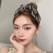 カチューシャ レディース ヘアアクセサリー ヘッドバンド ヘアバンド 髪飾り 髪留め ワイド 幅広 太め 結び目 ねじり 千鳥格子柄 花柄 フラワー ノット ボリューム かわいい おしゃれ デイリー 普段使い お出かけ カジュアル ヘアアレンジ ファッション小物 雑貨