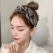 カチューシャ レディース ヘアアクセサリー ヘッドバンド ヘアバンド 髪飾り 髪留め ワイド 幅広 太め 結び目 ねじり 千鳥格子柄 花柄 フラワー ノット ボリューム かわいい おしゃれ デイリー 普段使い お出かけ カジュアル ヘアアレンジ ファッション小物 雑貨