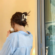 バンスクリップ ヘアクリップ レディース 女性 婦人 ヘアアクセサリー まとめ髪 髪留め ヘアアレンジ スクエア 四角 大きめ 単色 無地 シンプル かわいい おしゃれ カジュアル お出かけ 通勤 プレゼント オフホワイト 黒 ピンク 灰 茶 ネイビー