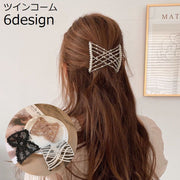 ダブルコーム ツインコーム ヘアアクセサリー レディース 大人 上品 フェイクパール 花 フラワー 髪留め 髪飾り ヘアアレンジ まとめ髪 ビーズ クロス スパイラル モチーフ チャーム付き ホワイト ブラック かわいい 可愛い おしゃれ お洒落 きれいめ デイリー 普段使い お出かけ お呼ばれ 女性 婦人 彼女 妻 友達 贈り物 ギフト 母の日 ホワイトデー