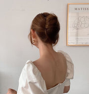 ダブルコーム ツインコーム ヘアアクセサリー レディース 大人 上品 フェイクパール 花 フラワー 髪留め 髪飾り ヘアアレンジ まとめ髪 ビーズ クロス スパイラル モチーフ チャーム付き ホワイト ブラック かわいい 可愛い おしゃれ お洒落 きれいめ デイリー 普段使い お出かけ お呼ばれ 女性 婦人 彼女 妻 友達 贈り物 ギフト 母の日 ホワイトデー